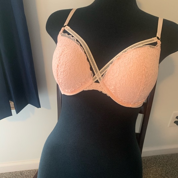 Victoria’s Secret Push Up Bra SIZE 34D - Picture 1 of 5